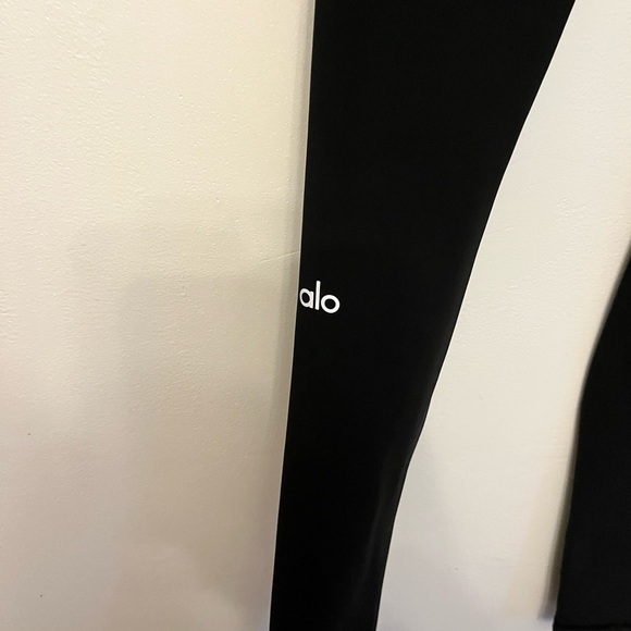 Alo Yoga Women's High Waisted Ripped Warrior Legging - Picture 4 of 7